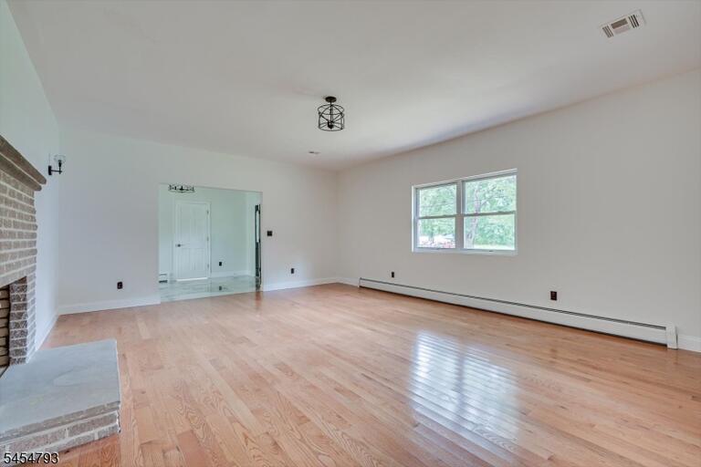 Property listing MLS 4047659 photo 11