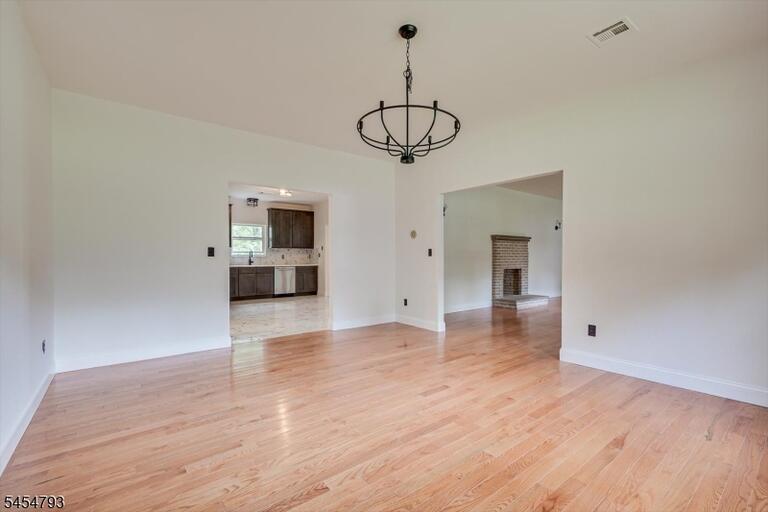 Property listing MLS 4047659 photo 13