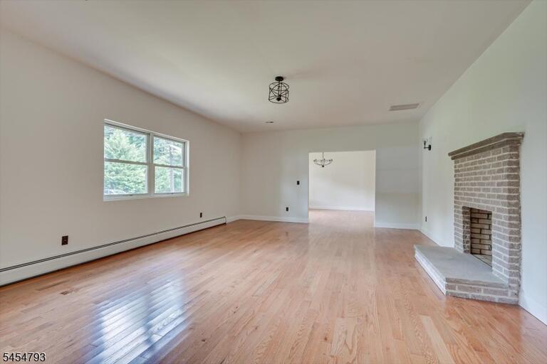 Property listing MLS 4047659 photo 9