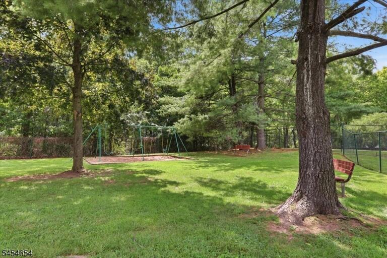 Property listing MLS 4047693 photo 26