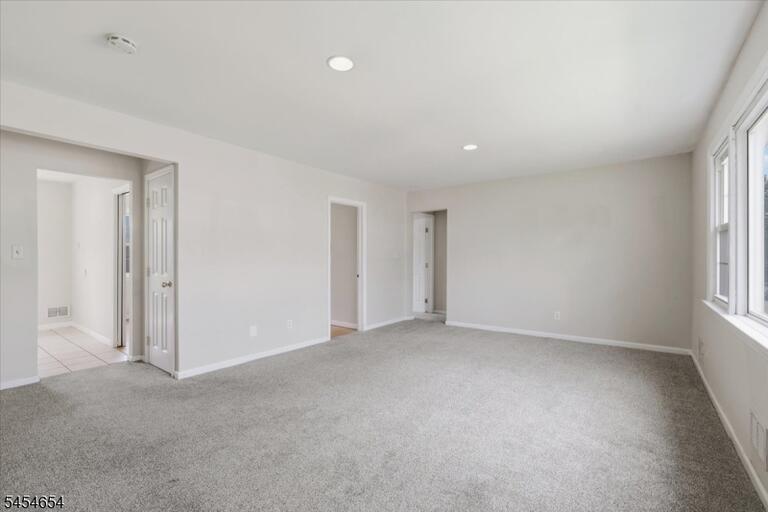 Property listing MLS 4047693 photo 4
