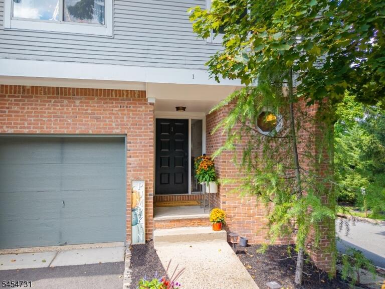 Property listing MLS 4047697 photo 2