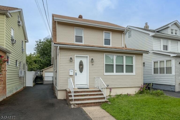 Property listing MLS 4047705 photo 1