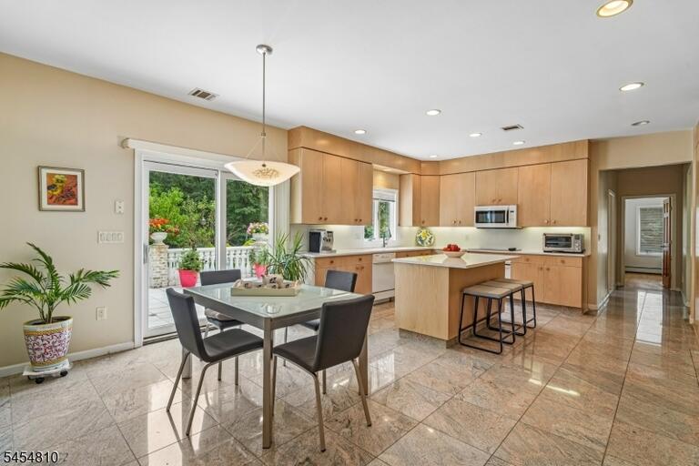 Property listing MLS 4047710 photo 15