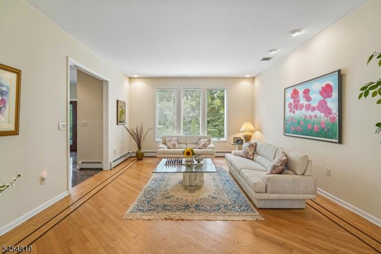 Property listing MLS 4047710 photo 5
