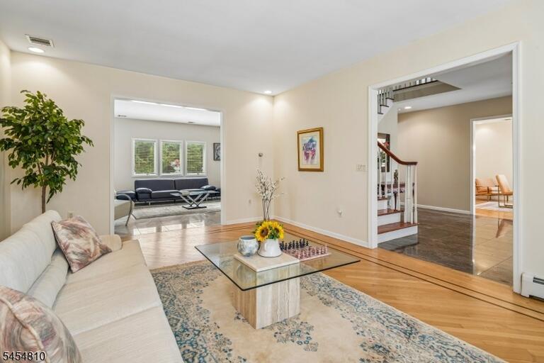 Property listing MLS 4047710 photo 6