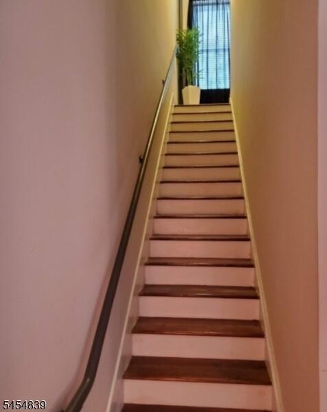 Property listing MLS 4047713 photo 2