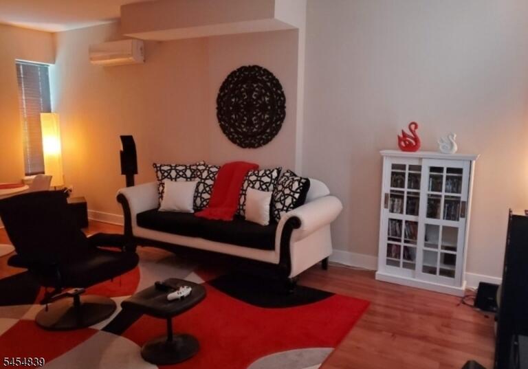 Property listing MLS 4047713 photo 3