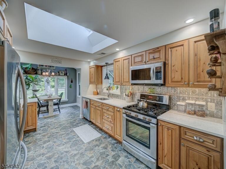 Property listing MLS 4047733 photo 12