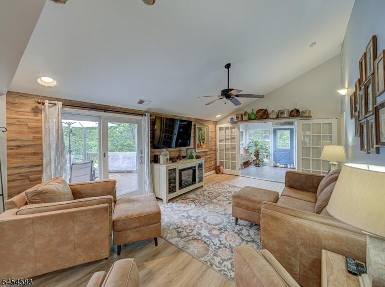 Property listing MLS 4047733 photo 15