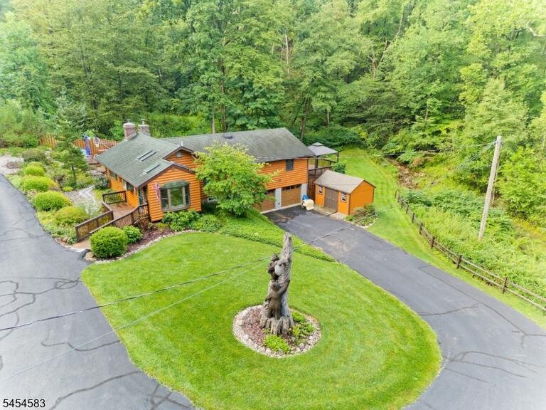 Property listing MLS 4047733 photo 3