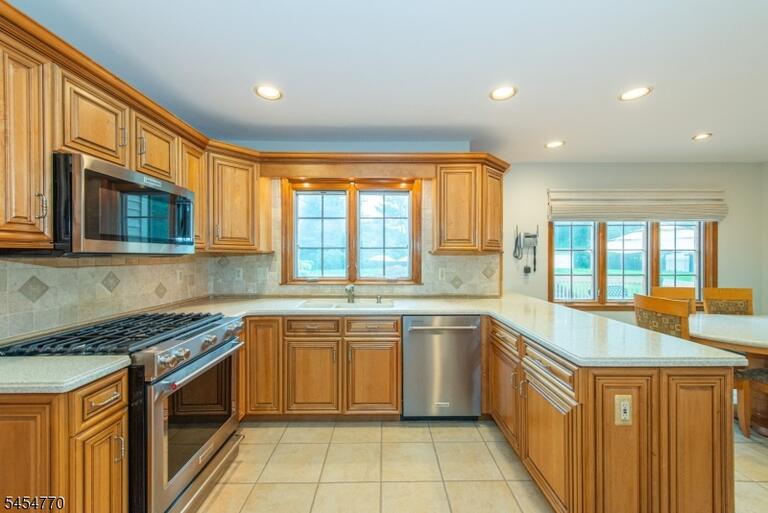 Property listing MLS 4047734 photo 3