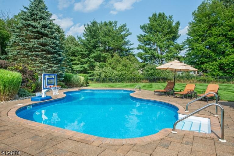 Property listing MLS 4047734 photo 34