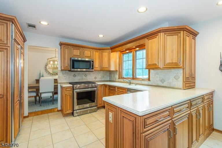 Property listing MLS 4047734 photo 4