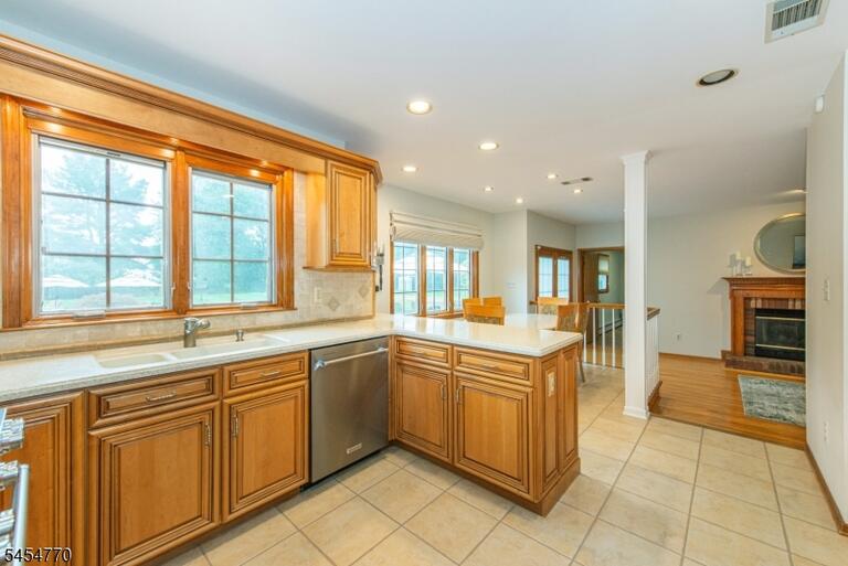 Property listing MLS 4047734 photo 5