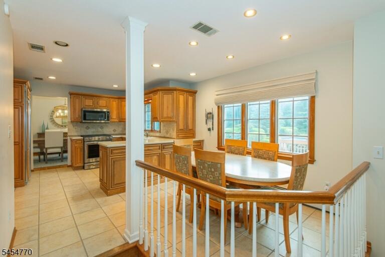 Property listing MLS 4047734 photo 6