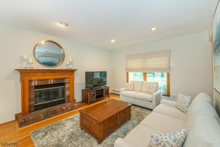 Property listing MLS 4047734 photo 8