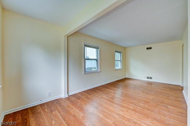 Property listing MLS 4047743 photo 3