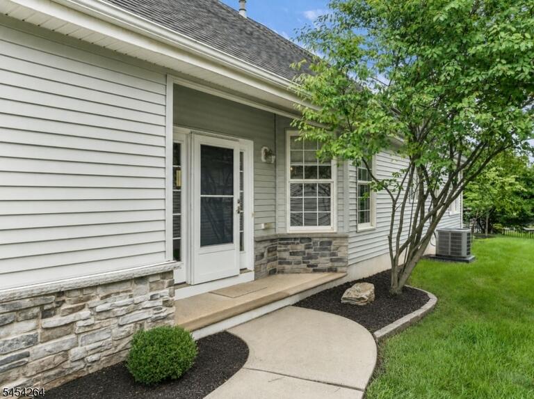 Property listing MLS 4047773 photo 3