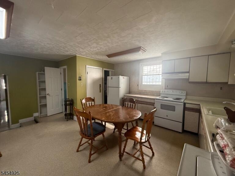 Property listing MLS 4047778 photo 5