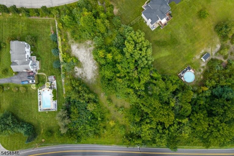 Property listing MLS 4047795 photo 3