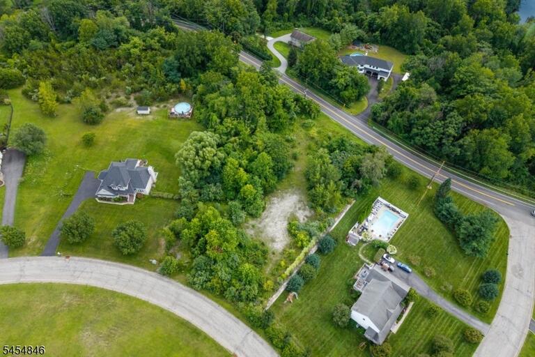 Property listing MLS 4047795 photo 4