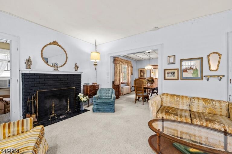 Property listing MLS 4047815 photo 2
