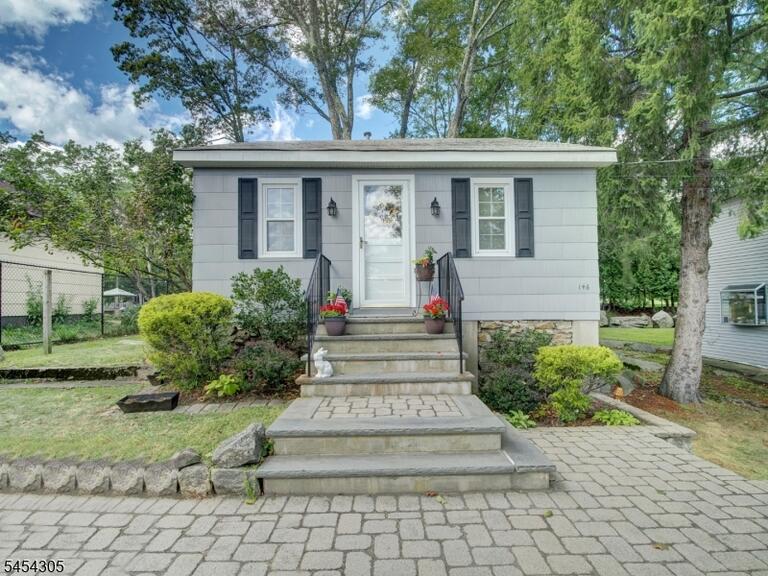 Property listing MLS 4047837 photo 1