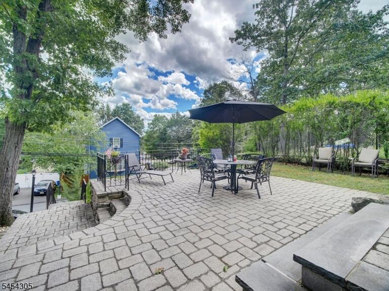 Property listing MLS 4047837 photo 2