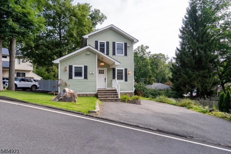 Property listing MLS 4047855 photo 2