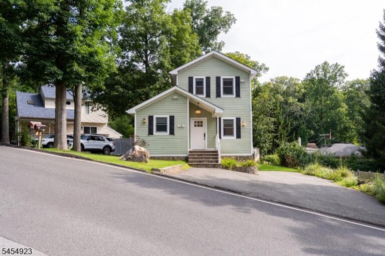 Property listing MLS 4047855 photo 3
