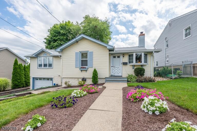 Property listing MLS 4047867 photo 3
