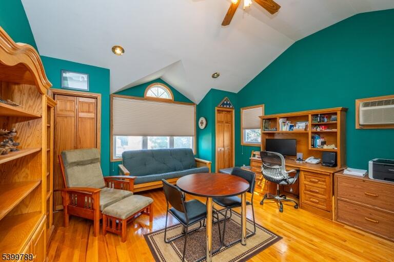 Property listing MLS 4047867 photo 9