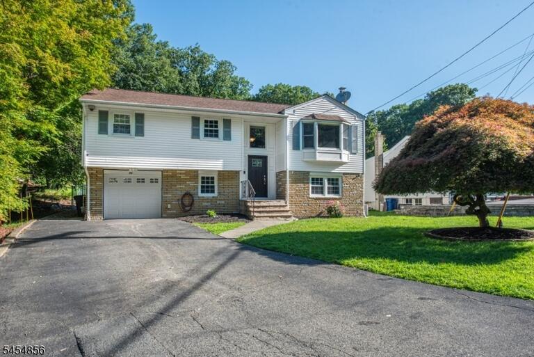 Property listing MLS 4047872 photo 2