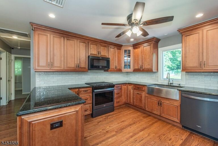 Property listing MLS 4047872 photo 3