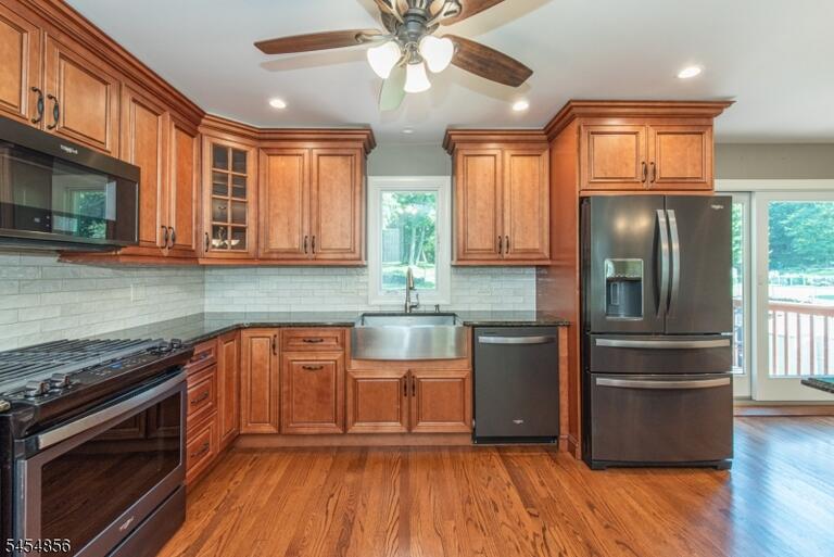 Property listing MLS 4047872 photo 4