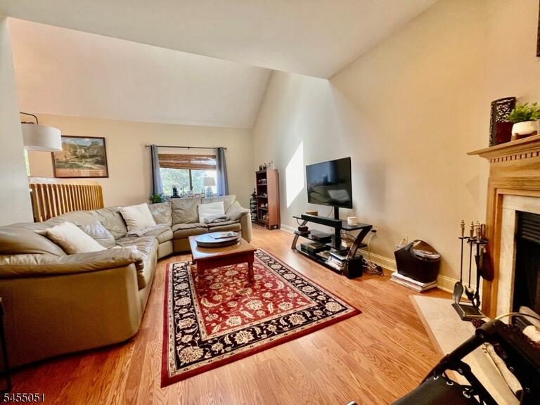 Property listing MLS 4047875 photo 3