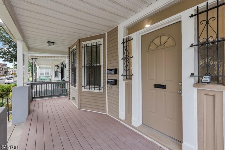 Property listing MLS 4047878 photo 3