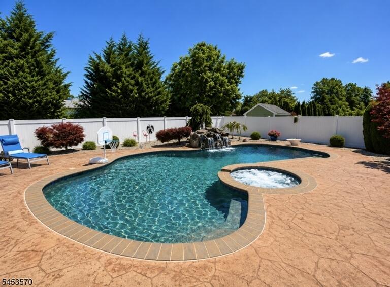 Property listing MLS 4047880 photo 8