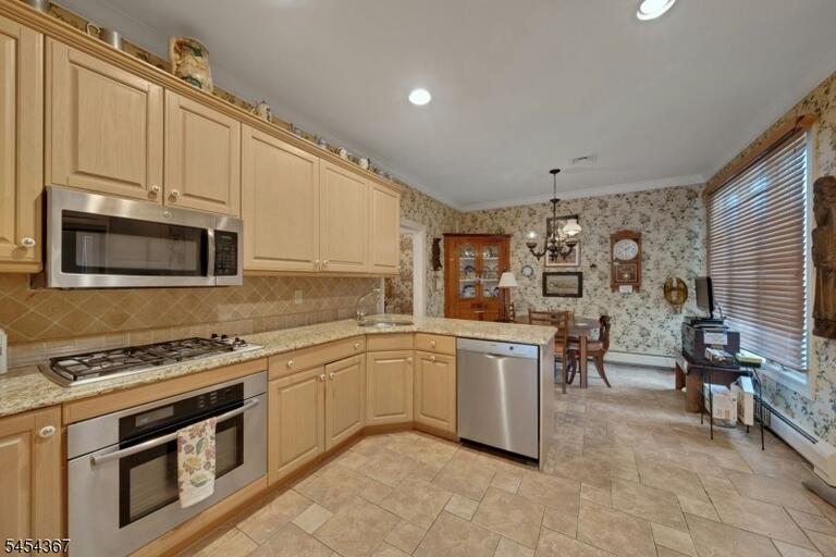 Property listing MLS 4047884 photo 12