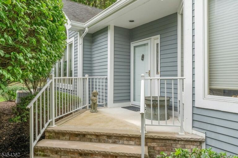 Property listing MLS 4047884 photo 4