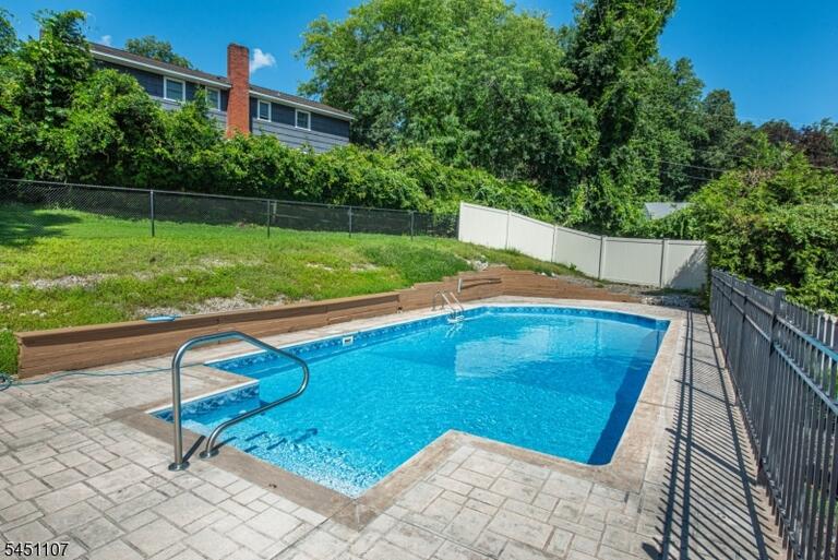 Property listing MLS 4047885 photo 25