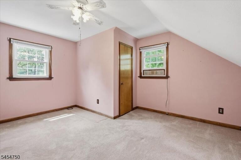 Property listing MLS 4047887 photo 18