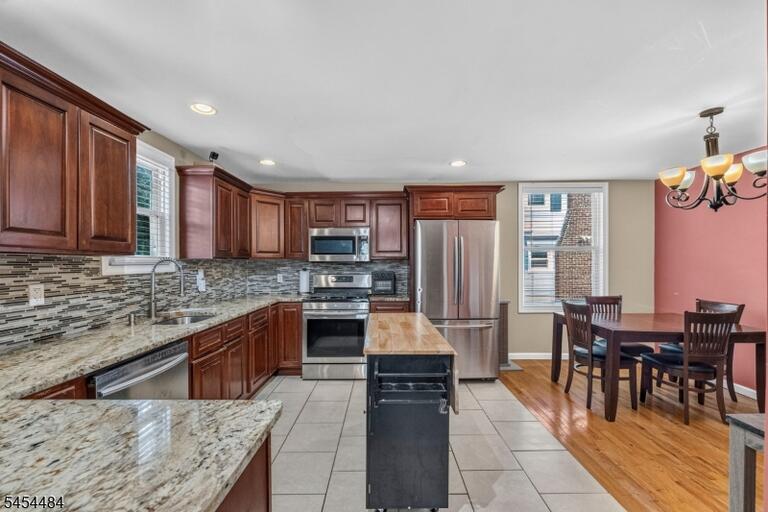 Property listing MLS 4047899 photo 9