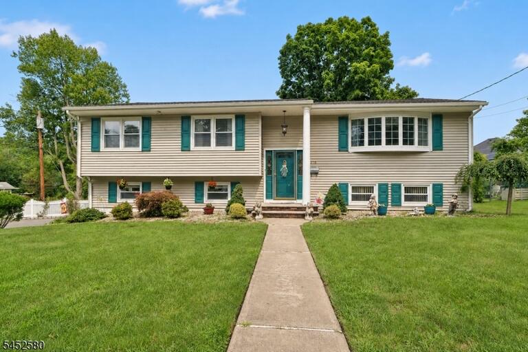 Property listing MLS 4047905 photo 1