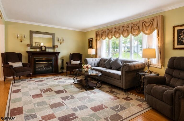 Property listing MLS 4047905 photo 2