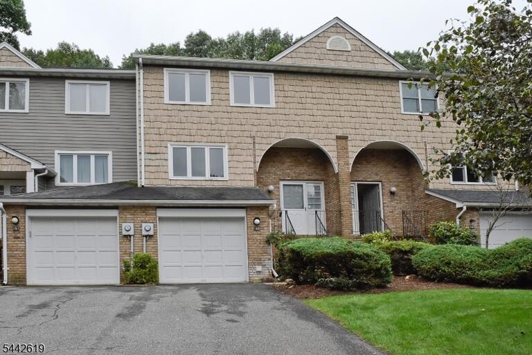Property listing MLS 4047933 photo 2