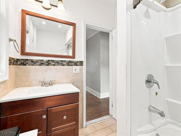 Property listing MLS 4047946 photo 25