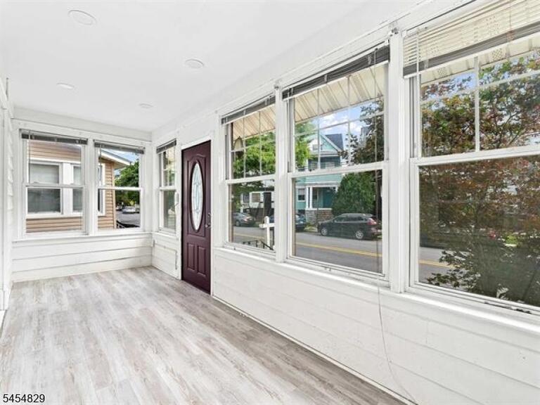 Property listing MLS 4047946 photo 3