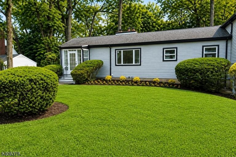 Property listing MLS 4047953 photo 2